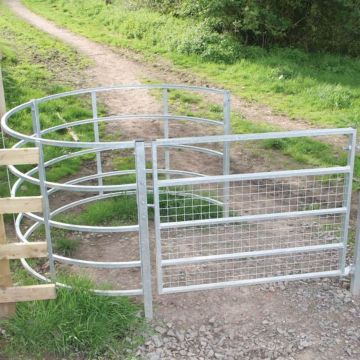 Woodstock Kissing Gate-Medium mobility (plain hoops)